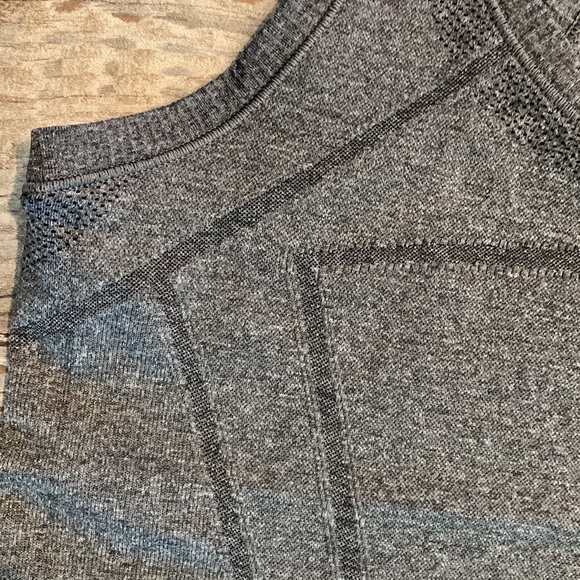 Ivivva fly tech girls size 8 tanktop. EUC - Picture 3 of 5